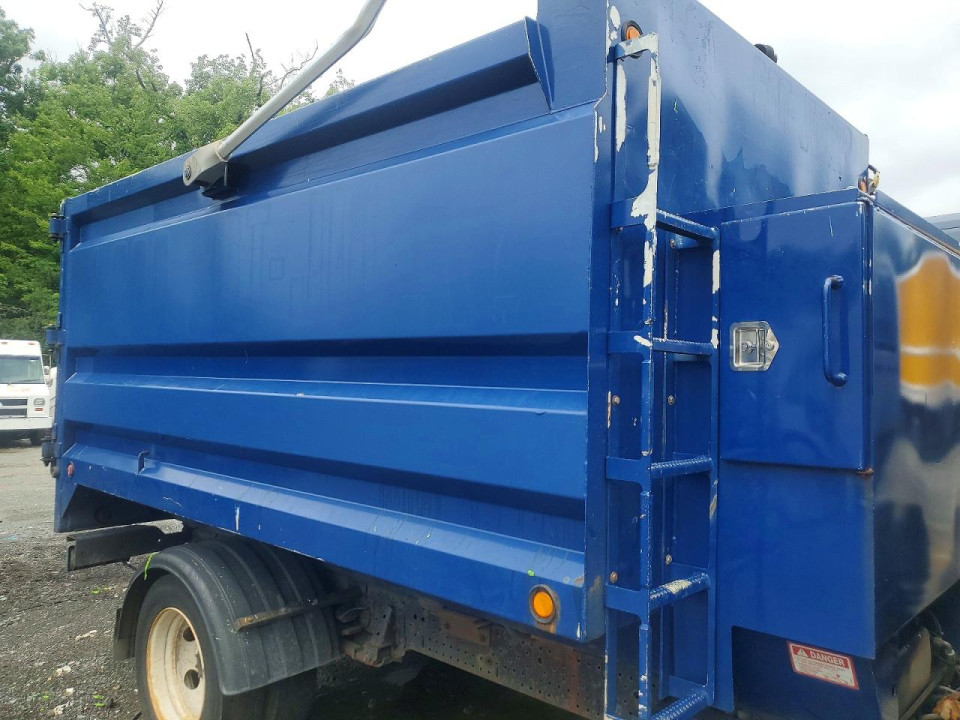 Isuzu NPR HD DUMP TRUCK 2016 — Copart