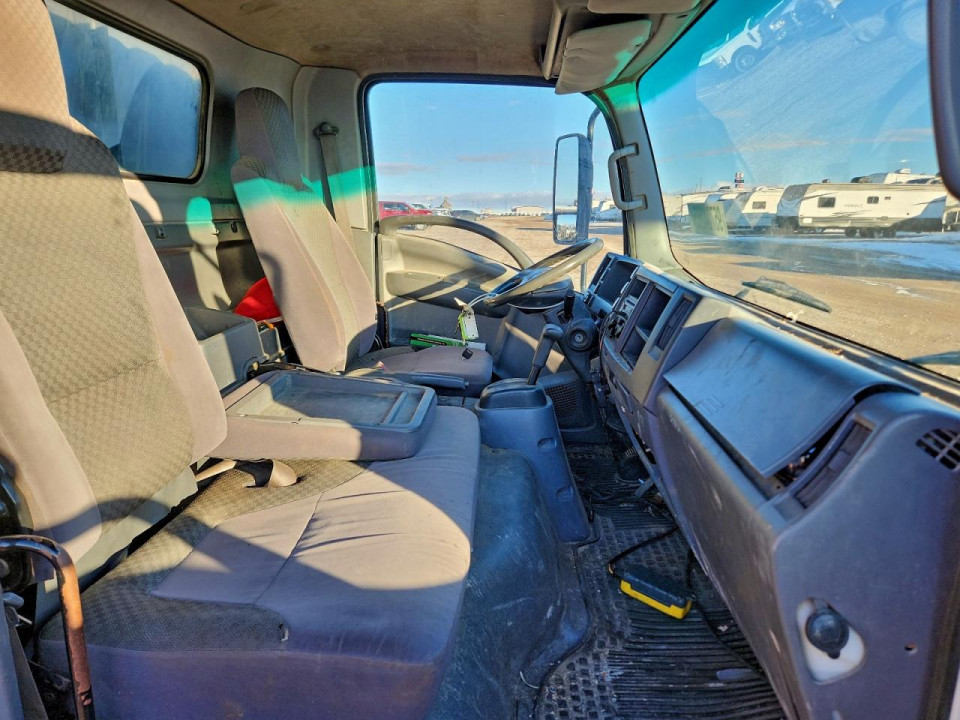 Isuzu NPR HD FLATBED TRUCK 2014 — Copart