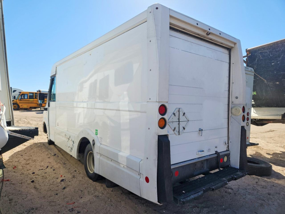 Isuzu NPR STEP VAN 2015 — Copart