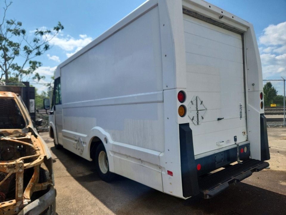 Isuzu NPR 2013 — Copart