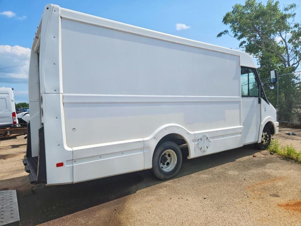 Isuzu NPR 2013 — Copart