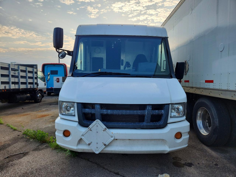 Isuzu NPR 2013 — Copart