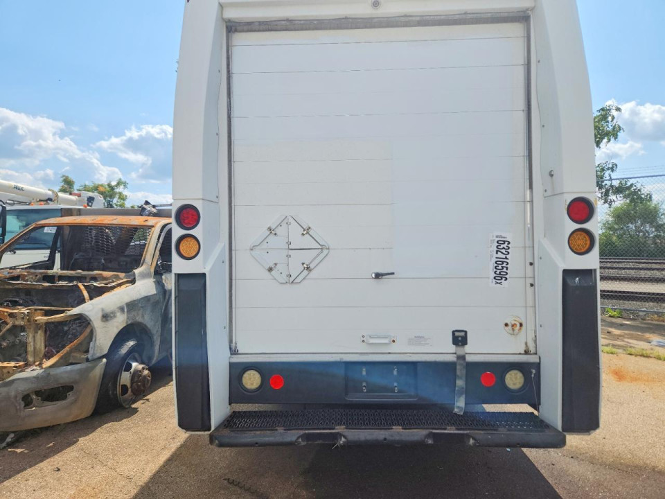 Isuzu NPR 2013 — Copart