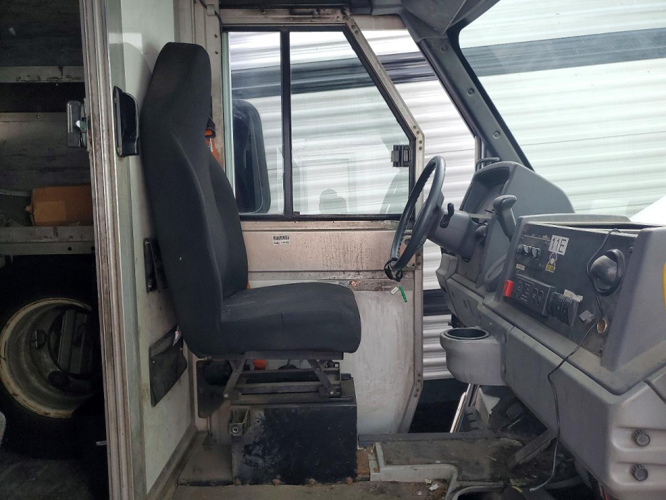 Isuzu NPR 2013 — Copart