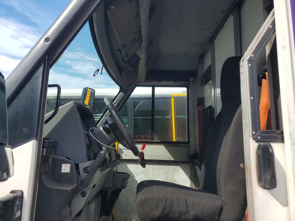 Isuzu NPR 2013 — Copart