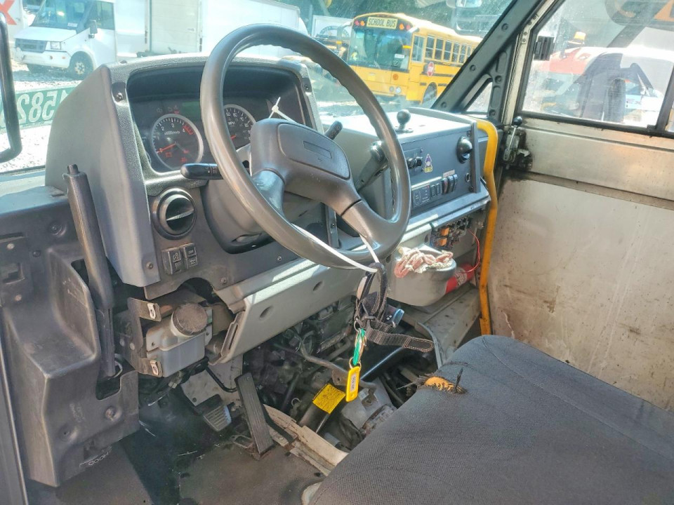 Isuzu NPR 2013 — Copart