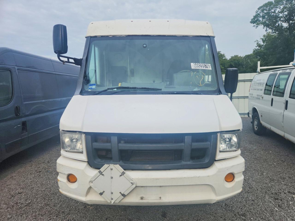 Isuzu NPR 2013 — Copart