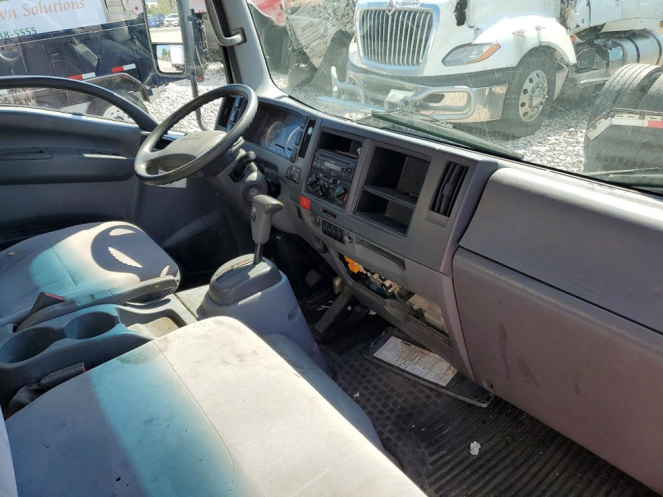 Isuzu NQR BOX TRUCK 2017 — Copart