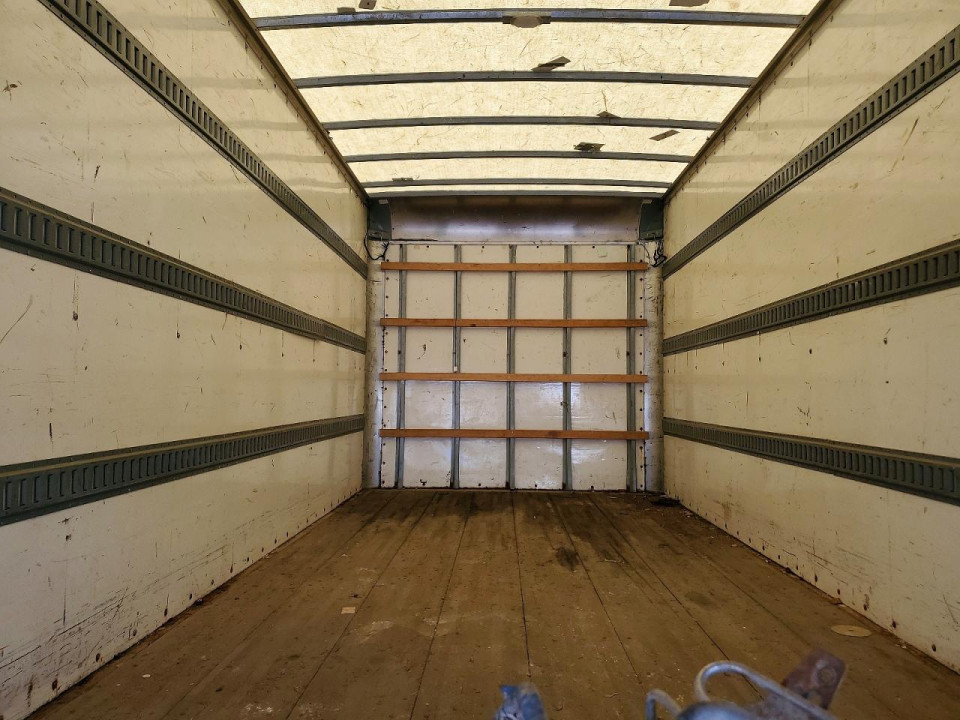 Isuzu NQR BOX TRUCK 2017 — Copart