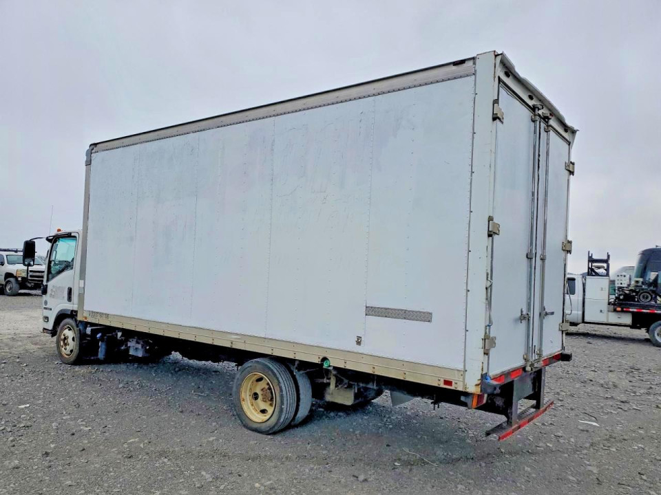 Isuzu NQR BOX TRUCK 2011 — Copart