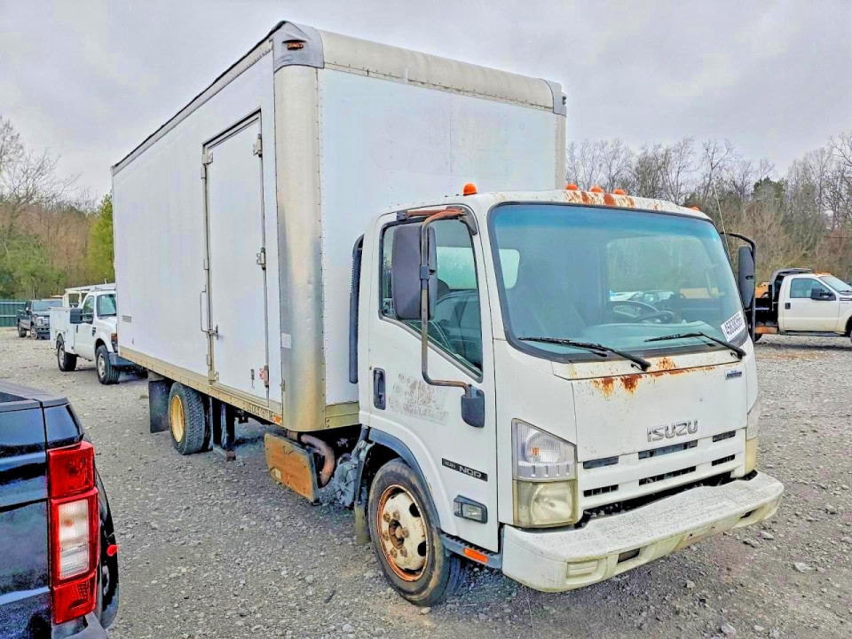 Isuzu NQR BOX TRUCK 2011 — Copart