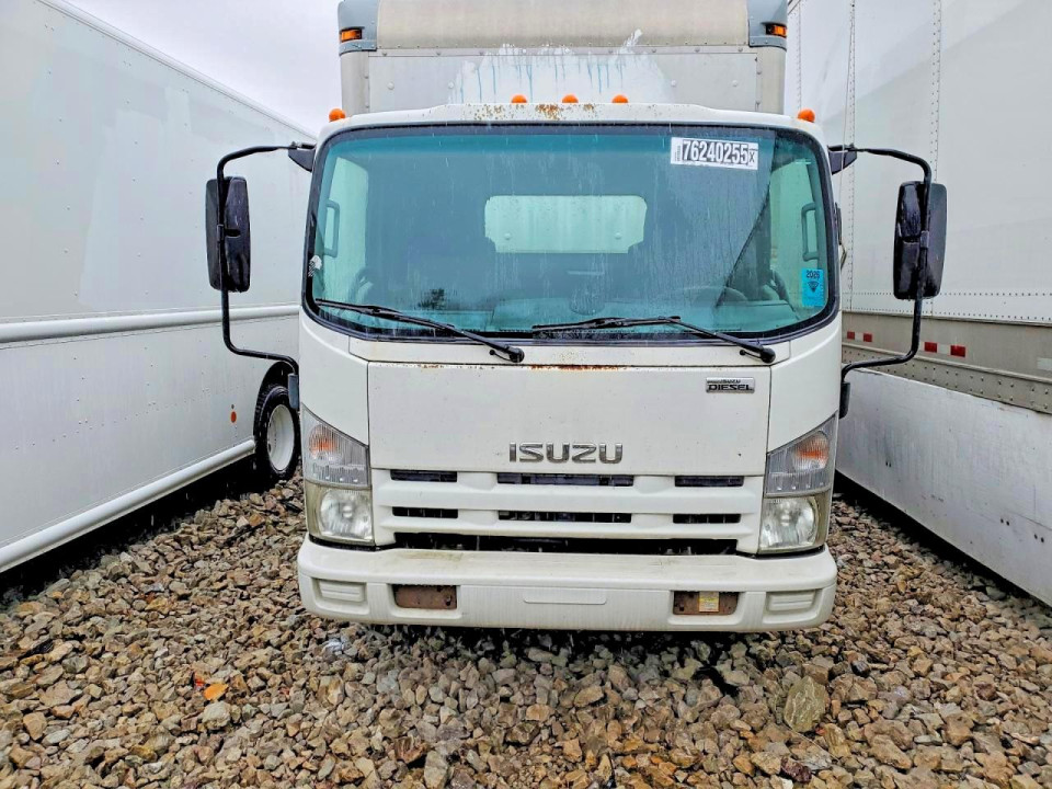 Isuzu NQR 2011 — Copart