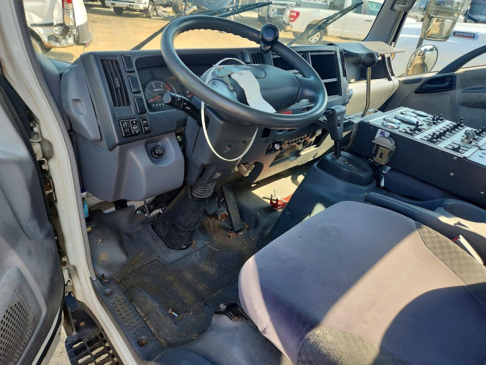 Isuzu NQR 2010 — Copart