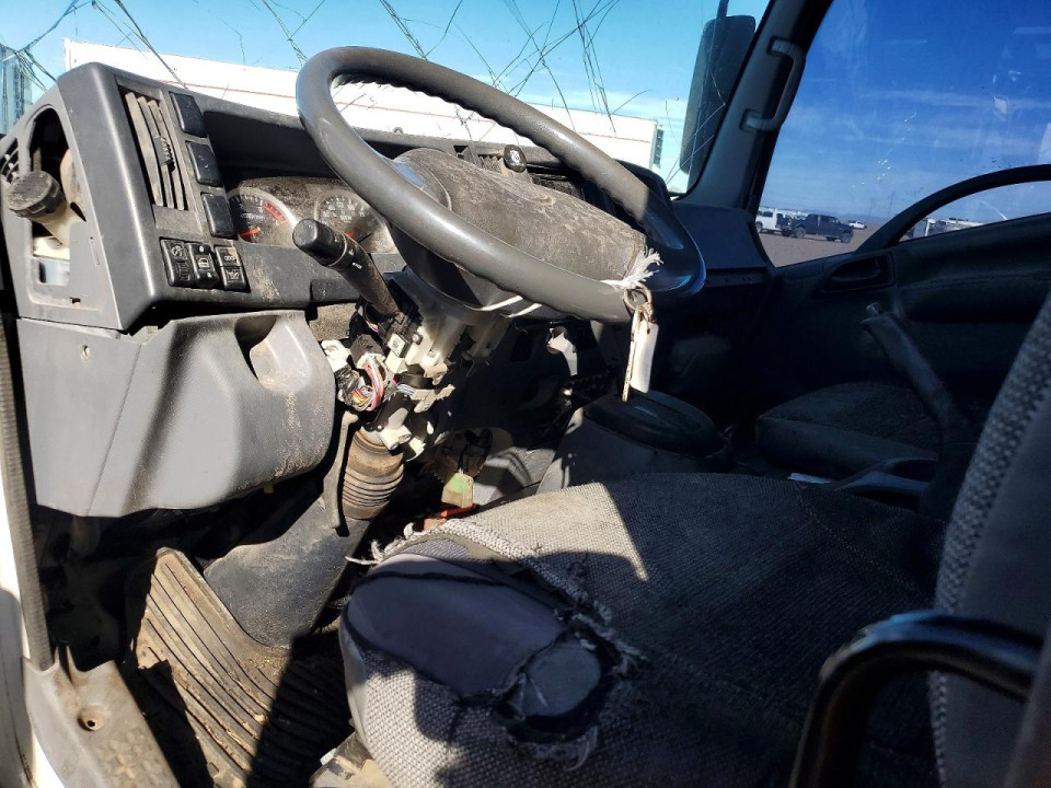 Isuzu NQR 2015 — Copart