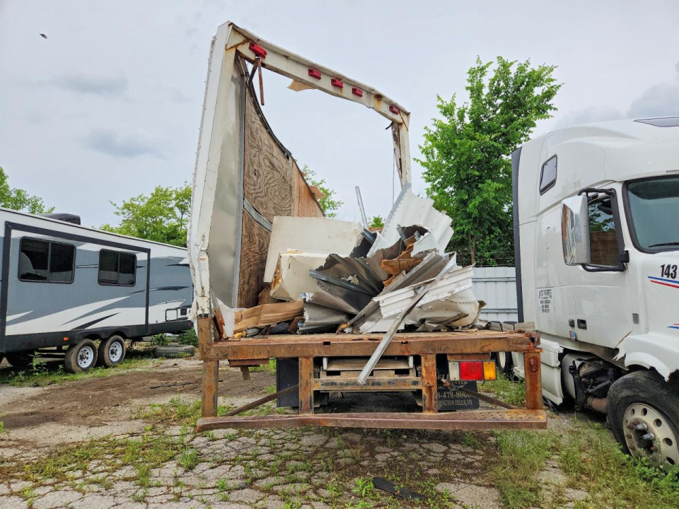 Isuzu NRR DELIVERY TRUCK 2019 — Copart