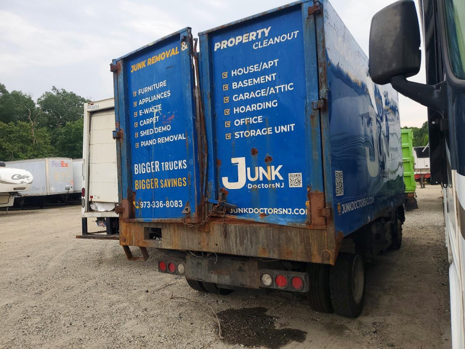 Isuzu NRR DUMP TRUCK 2011 — Copart