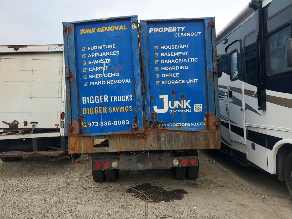 Isuzu NRR DUMP TRUCK 2011 — Copart