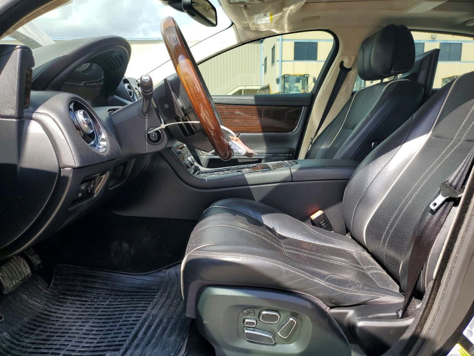Jaguar XJL PORTFOLIO 2015 — Copart