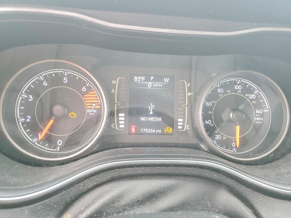 Jeep CHEROKEE LATITUDE 2019 — Copart