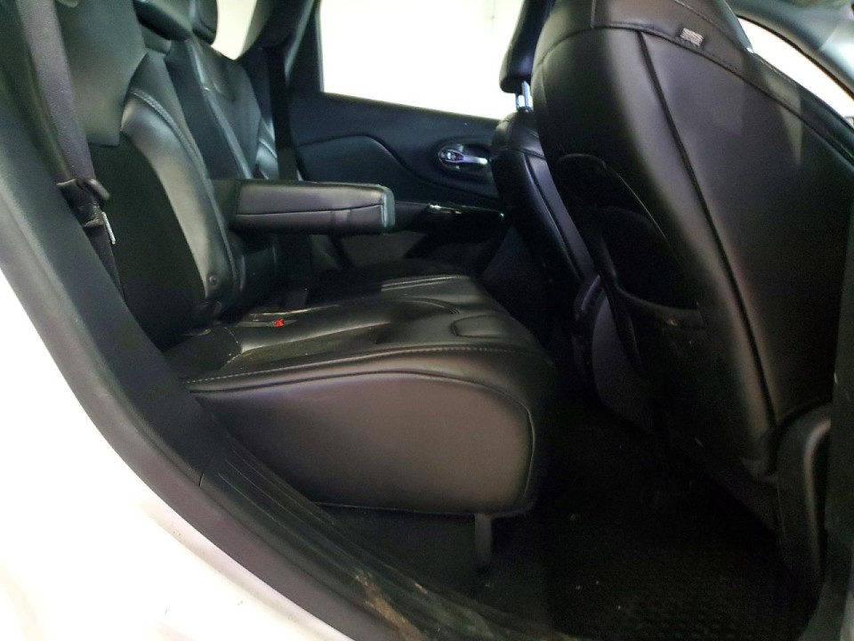 Jeep CHEROKEE LATITUDE PLUS 2019 — Copart