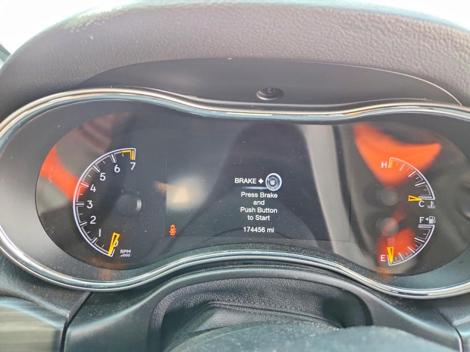 Jeep GRAND CHEROKEE LAREDO 2019 — Copart