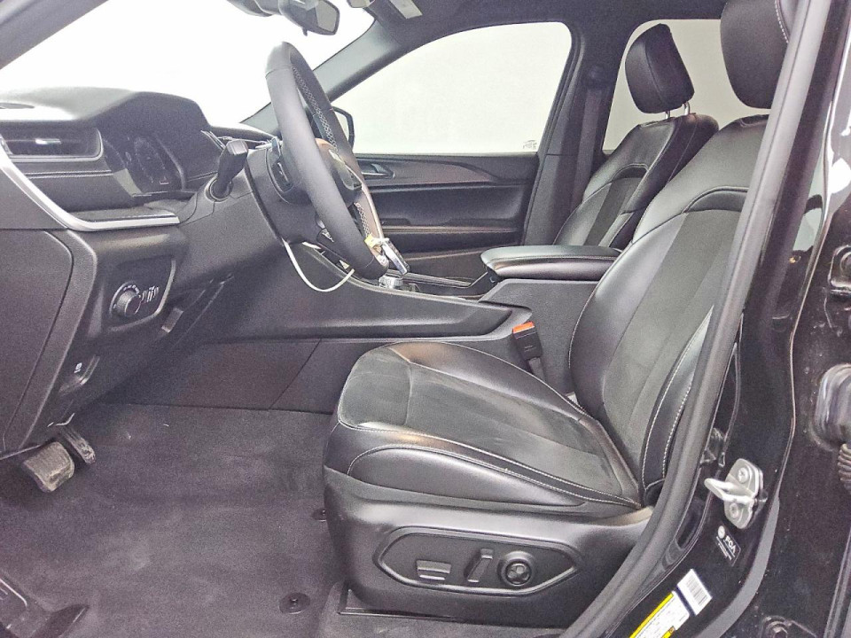 Jeep GRAND CHEROKEE L LAREDO 2024 — Copart