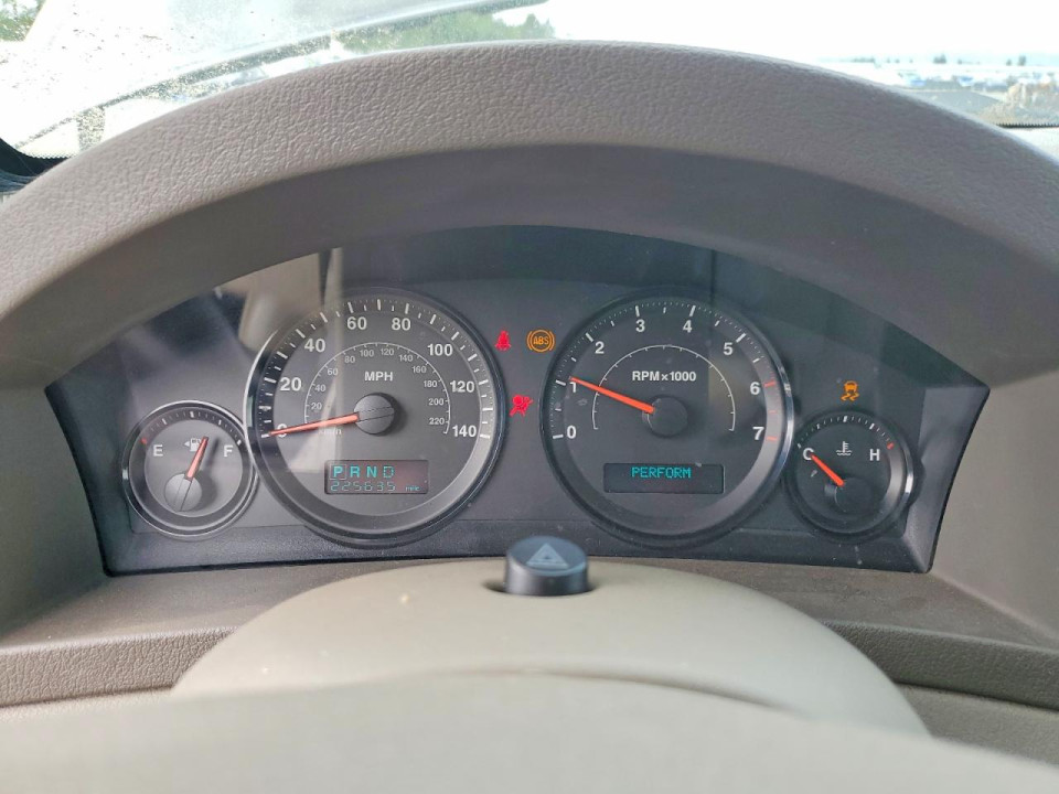 Jeep GRAND CHEROKEE LAREDO 2005 — Copart