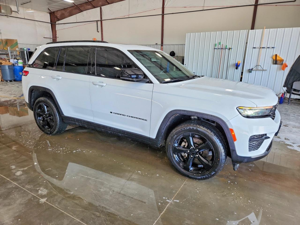 Jeep GRAND CHEROKEE LAREDO 2023 — Copart