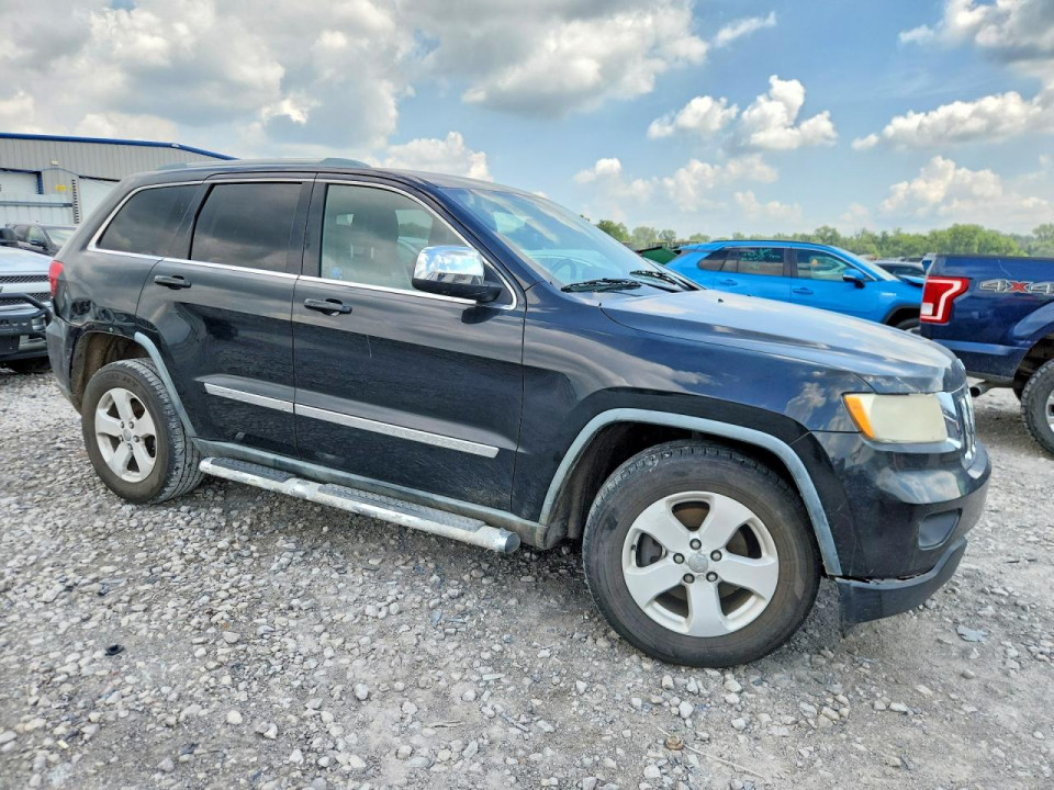 Jeep GRAND CHEROKEE LAREDO 2011 — Copart