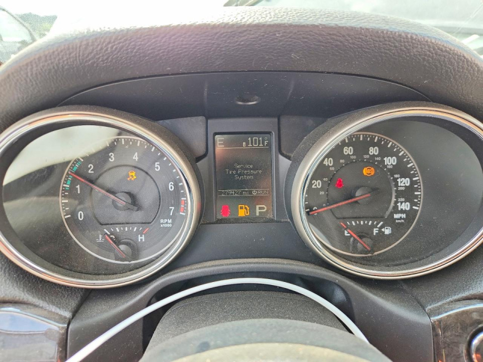 Jeep GRAND CHEROKEE LAREDO 2011 — Copart