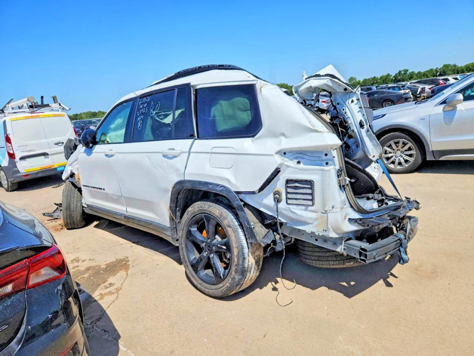 Jeep GRAND CHEROKEE L LAREDO 2023 — Copart