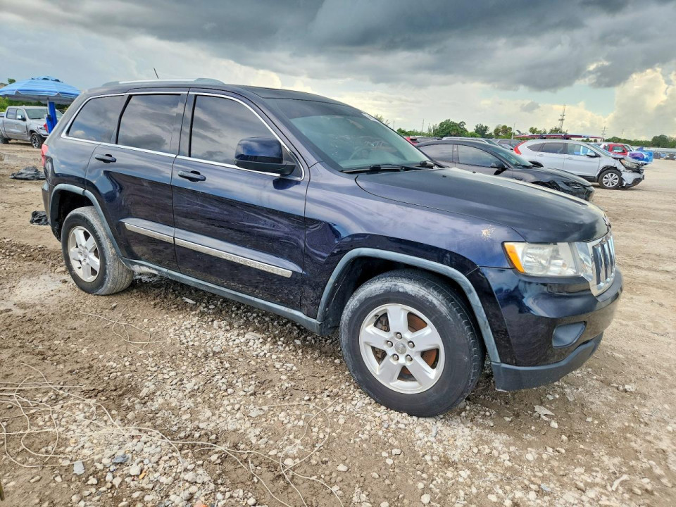 Jeep GRAND CHEROKEE LAREDO 2011 — Copart