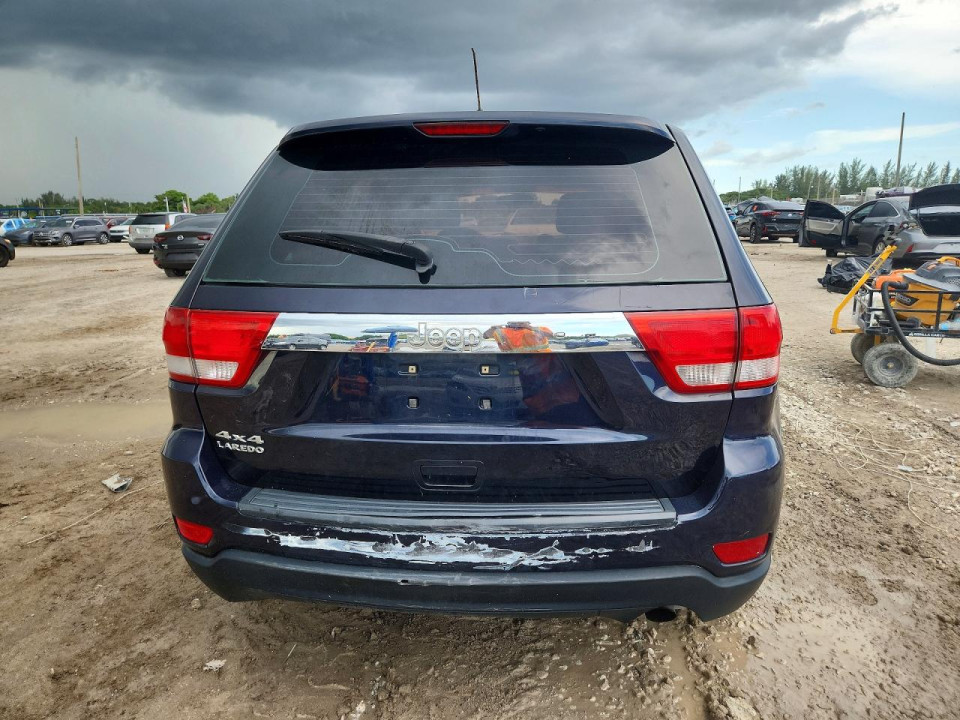 Jeep GRAND CHEROKEE LAREDO 2011 — Copart