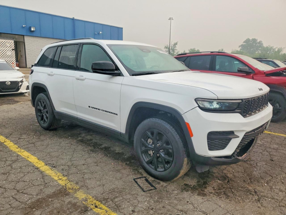 Jeep GRAND CHEROKEE LAREDO 2024 — Copart