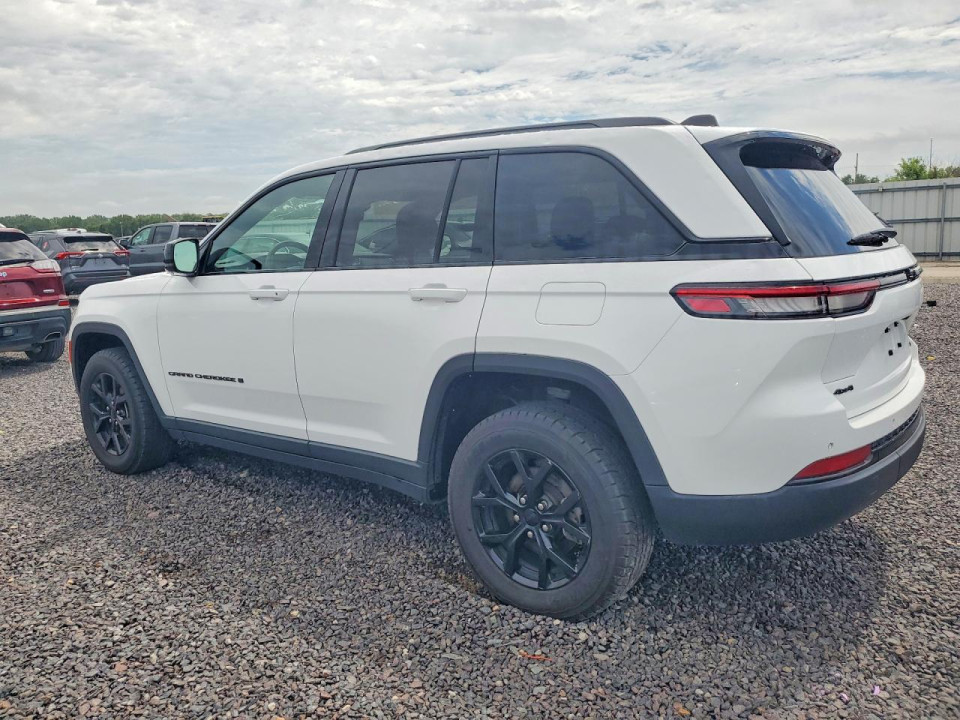 Jeep GRAND CHEROKEE LAREDO 2024 — Copart