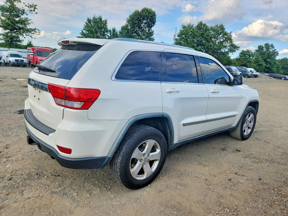 Jeep GRAND CHEROKEE LAREDO 2011 — Copart