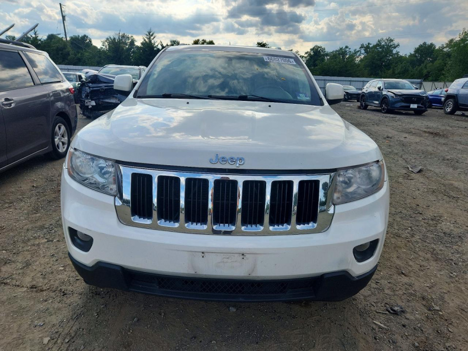 Jeep GRAND CHEROKEE LAREDO 2011 — Copart