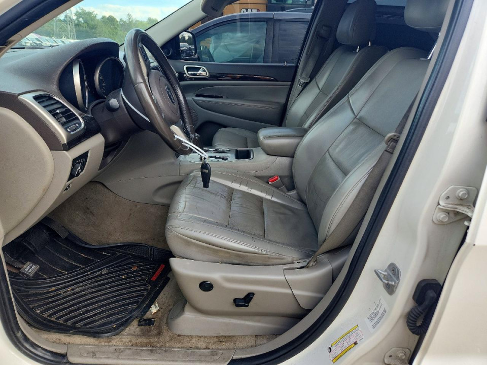 Jeep GRAND CHEROKEE LAREDO 2011 — Copart