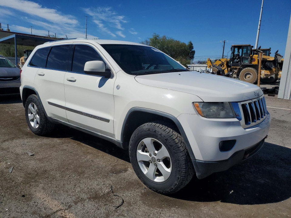 Jeep GRAND CHEROKEE LAREDO 2011 — Copart