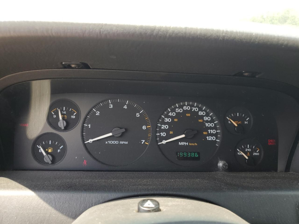Jeep GRAND CHEROKEE LAREDO 2004 — Copart