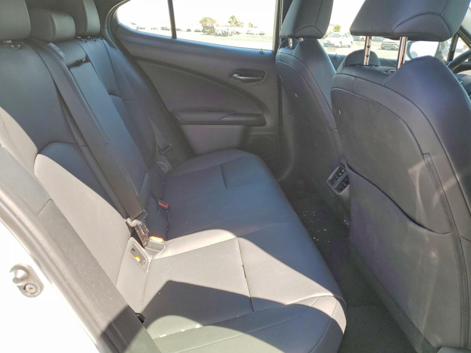 Lexus UX250H 2023 — Copart