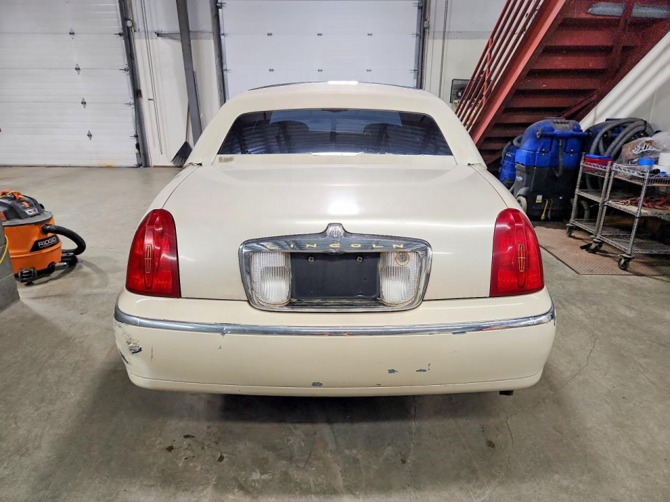 Lincoln TOWNCAR 2000 — Copart