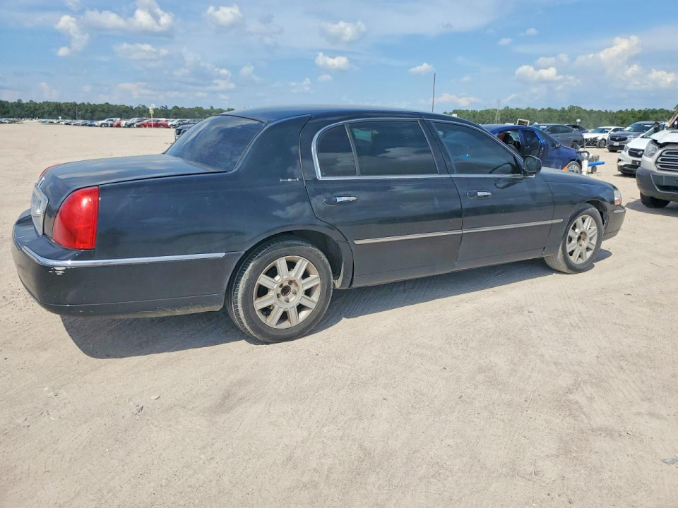 Lincoln TOWNCAR 2011 — Copart