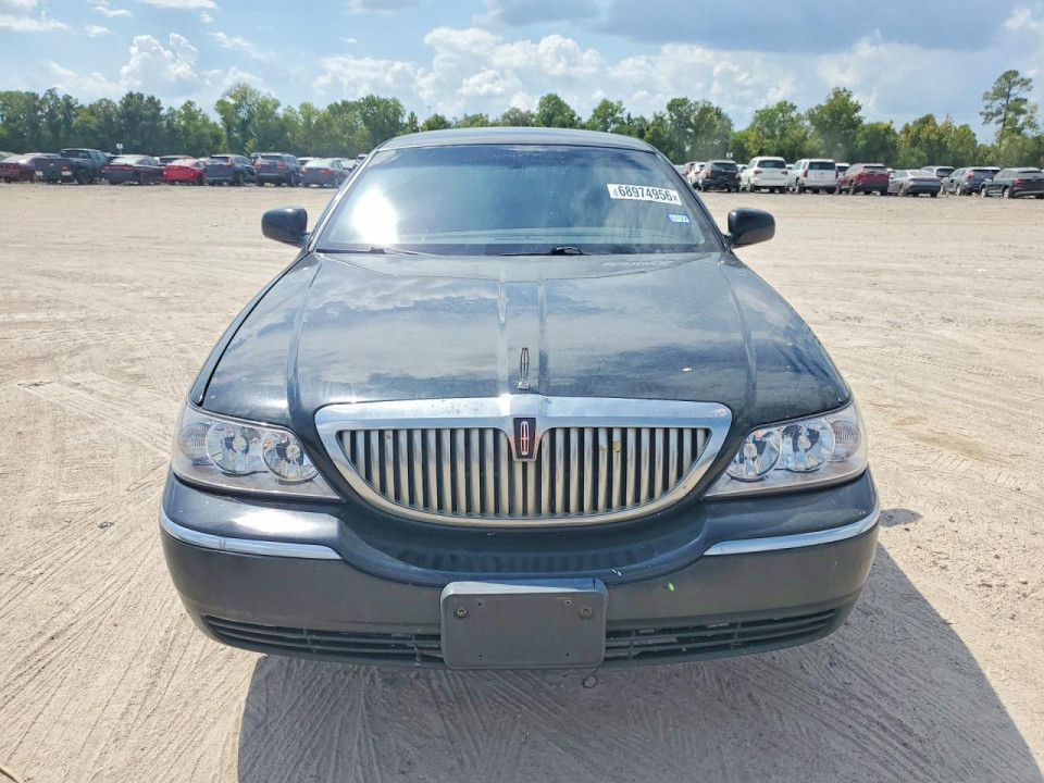 Lincoln TOWNCAR 2011 — Copart