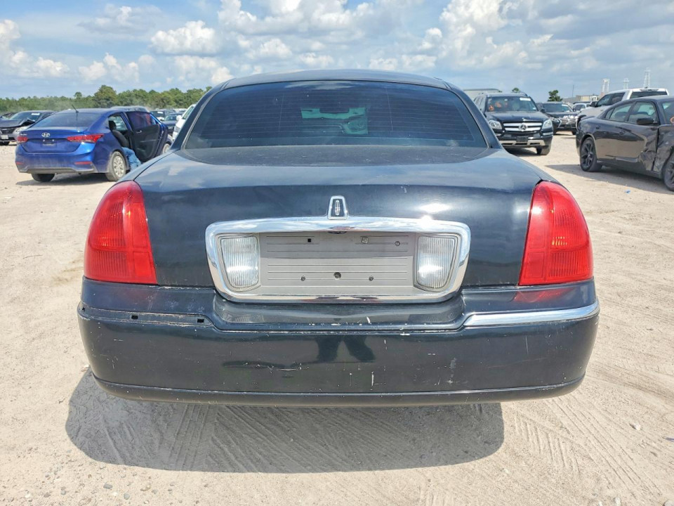 Lincoln TOWNCAR 2011 — Copart