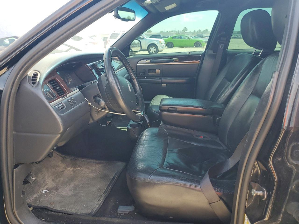 Lincoln TOWNCAR 2011 — Copart