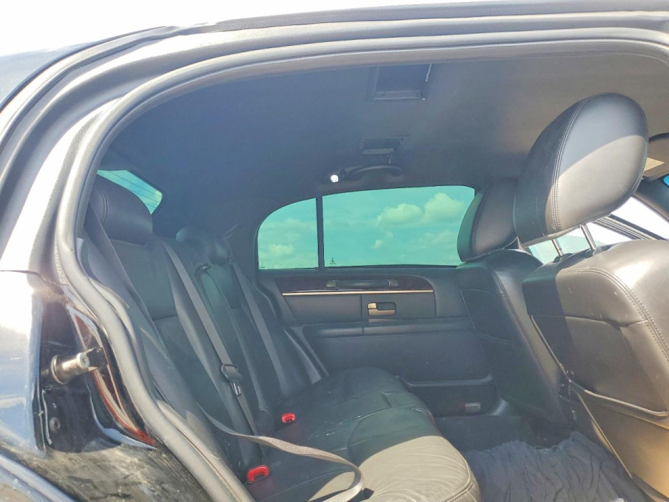 Lincoln TOWNCAR 2011 — Copart