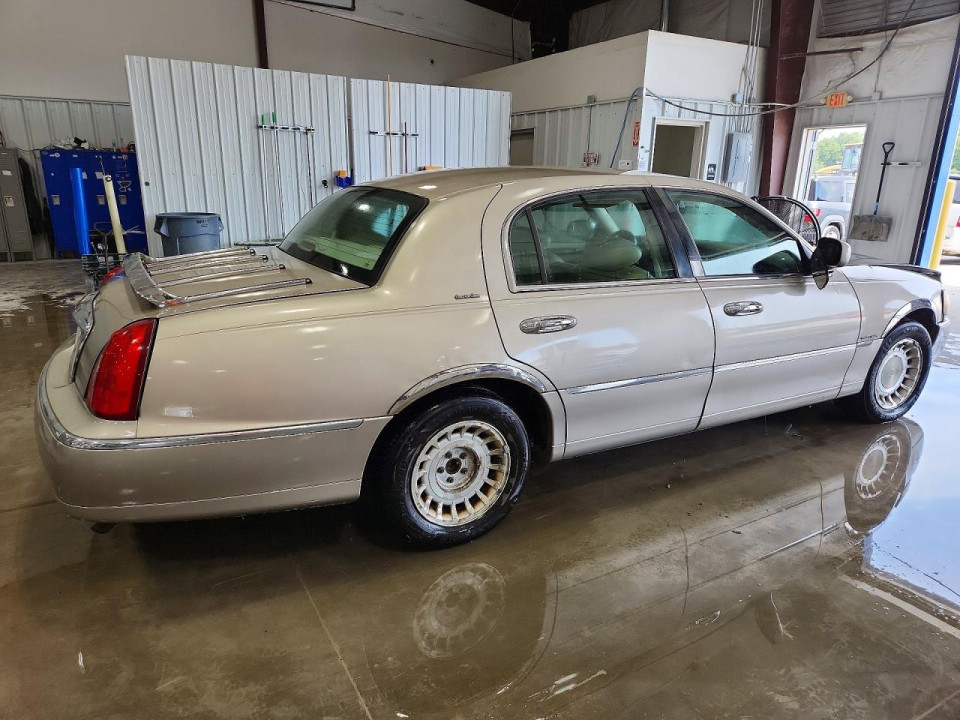 Lincoln TOWNCAR 2001 — Copart