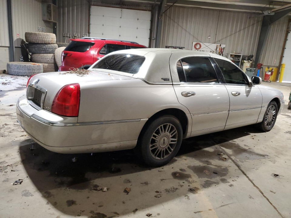 Lincoln TOWNCAR 2010 — Copart