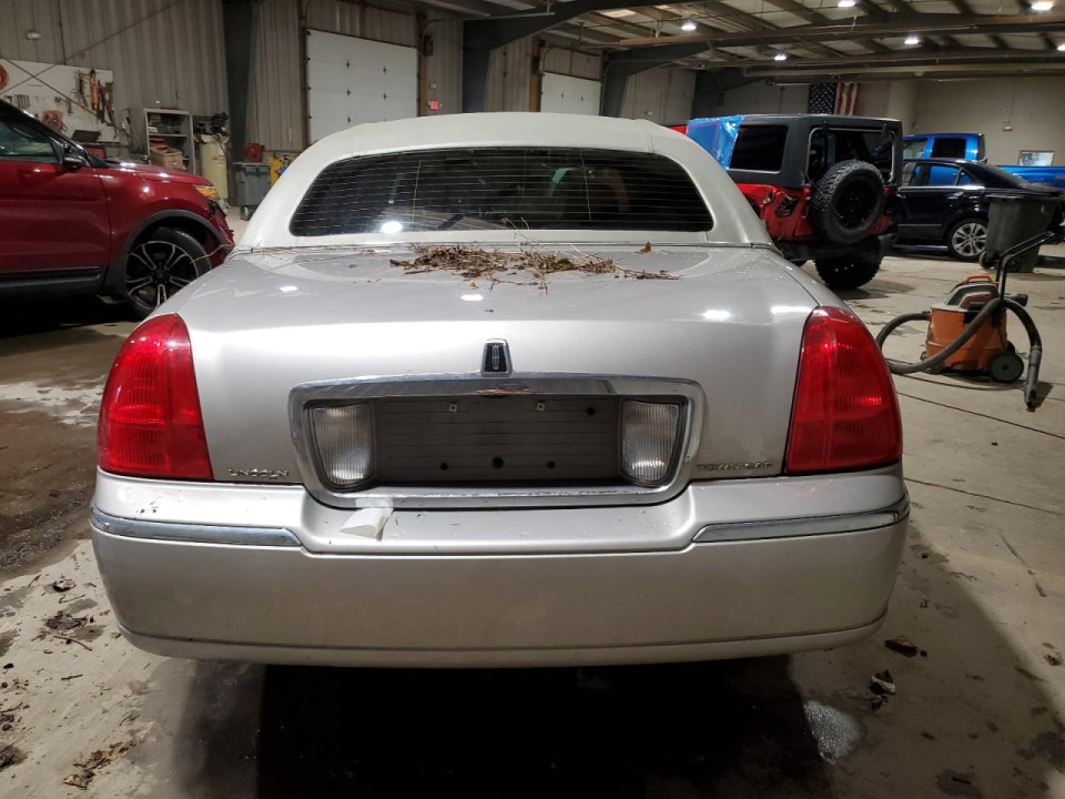 Lincoln TOWNCAR 2010 — Copart